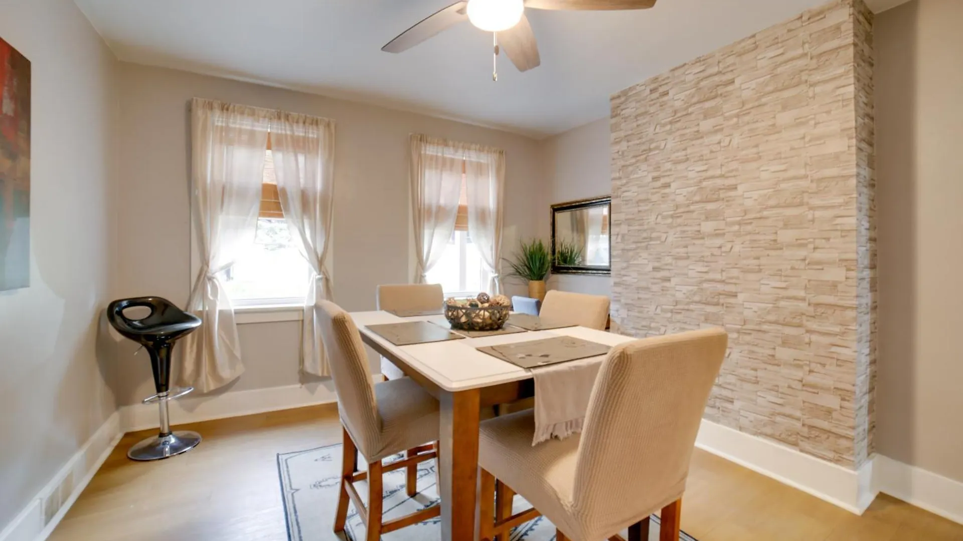 Сasa de vacaciones Pittsburgh Home With Private Yard 3 Mi To Dtwn!